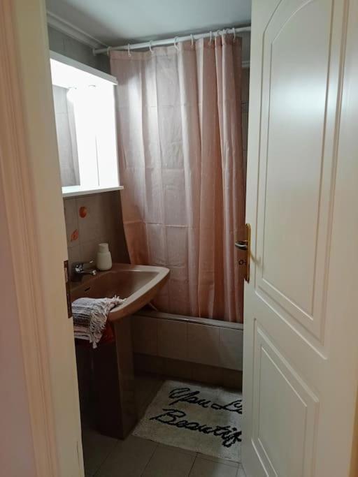 Vincent - Central 2 Bedroom Apartment 79Sqm تريبوليس المظهر الخارجي الصورة